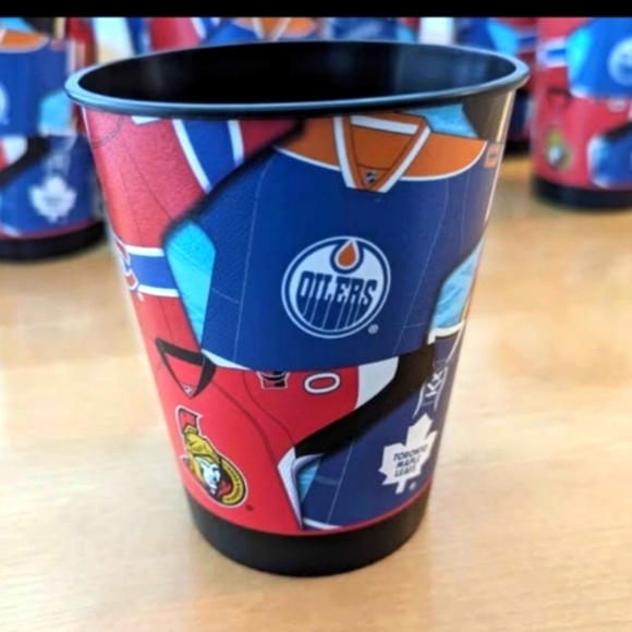 10 Plastic NHL Hockey Cups - Picture 2 of 3